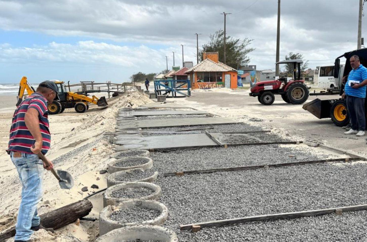 Prefeitura De Osório Realiza Revitalização Da Orla De Atlântida Sul E Inicia Limpeza Geral