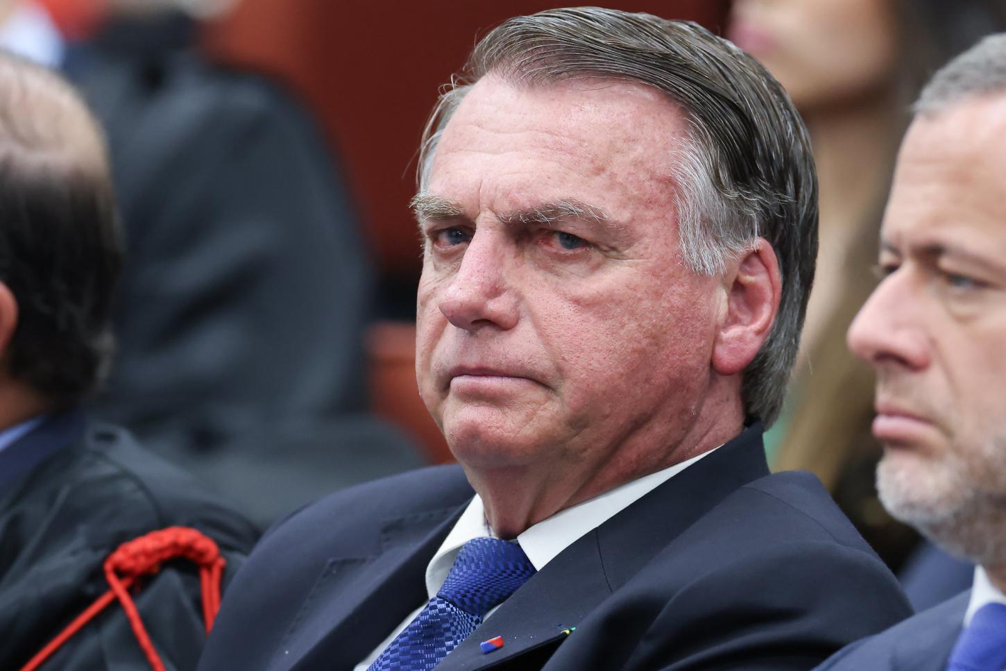 URGENTE :: Moraes decreta cumprimento da pena de Bolsonaro; ele permanecerá na PF em Brasília