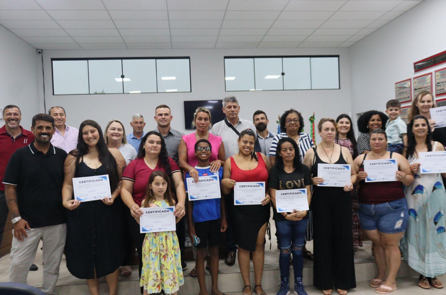 8º Programa Qualificar conclui edição voltada às mulheres proporcionando renda e profissionalização