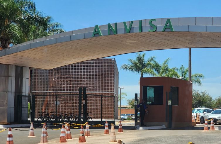 Anvisa proíbe fabricação e venda de suplementos irregulares