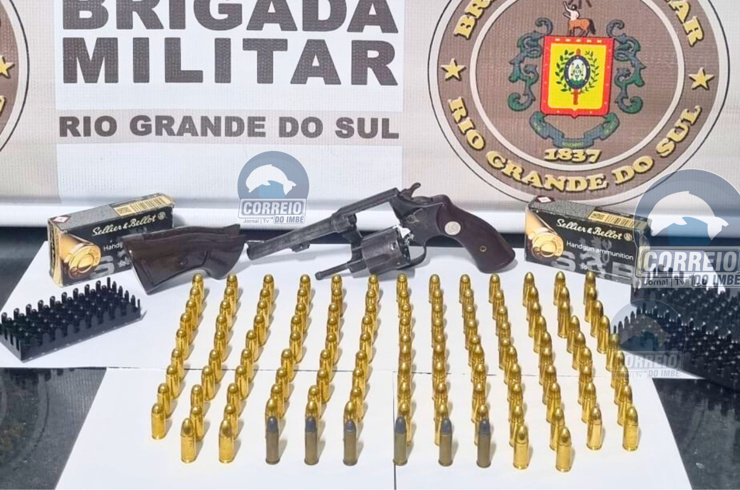 🚨 BM apreende arma de uso restrito e mais de 120 munições em Tramandaí