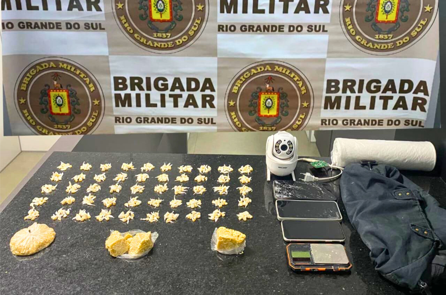 🚨 BM prende homem com drogas em Cidreira