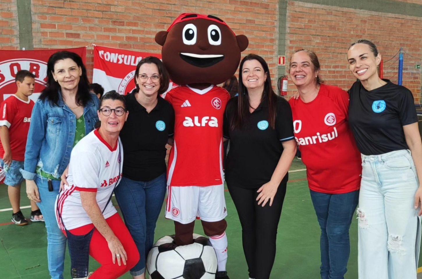 CONSULADO DO INTER PARTICIPA DA FESTA DE NATAL NA ESCOLA MUNICIPAL JOSÉ PAULO DA SILVA EM ATLÂNTIDA SUL