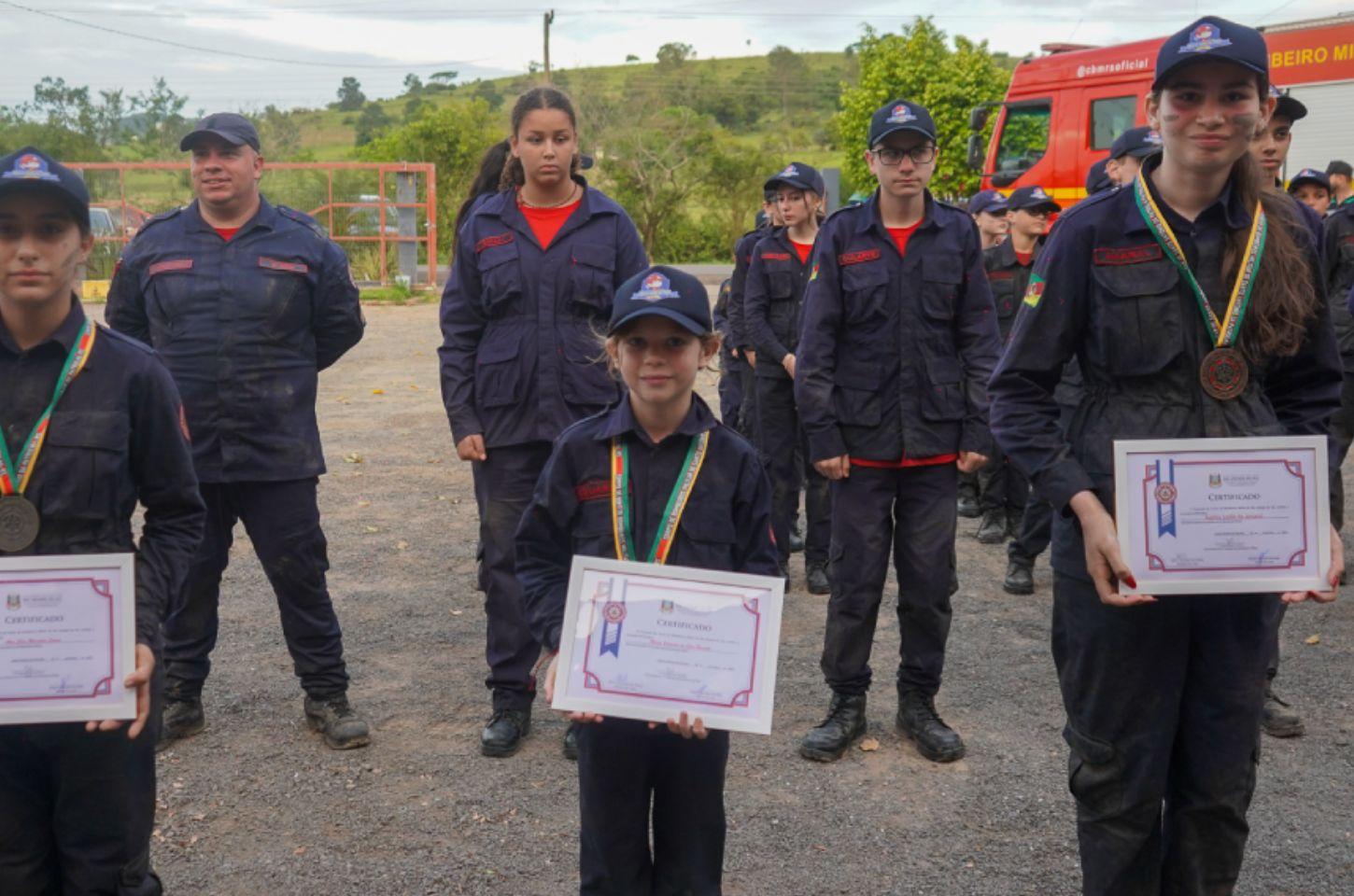 Formatura da turma de Bombeiros Mirins em Santo Antônio da Patrulha aconteceu no último domingo