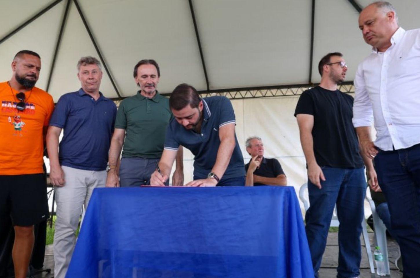 Governador em exercício Gabriel Souza anuncia R$ 5 milhões para melhorias na ERS-786, em Balneário Pinhal