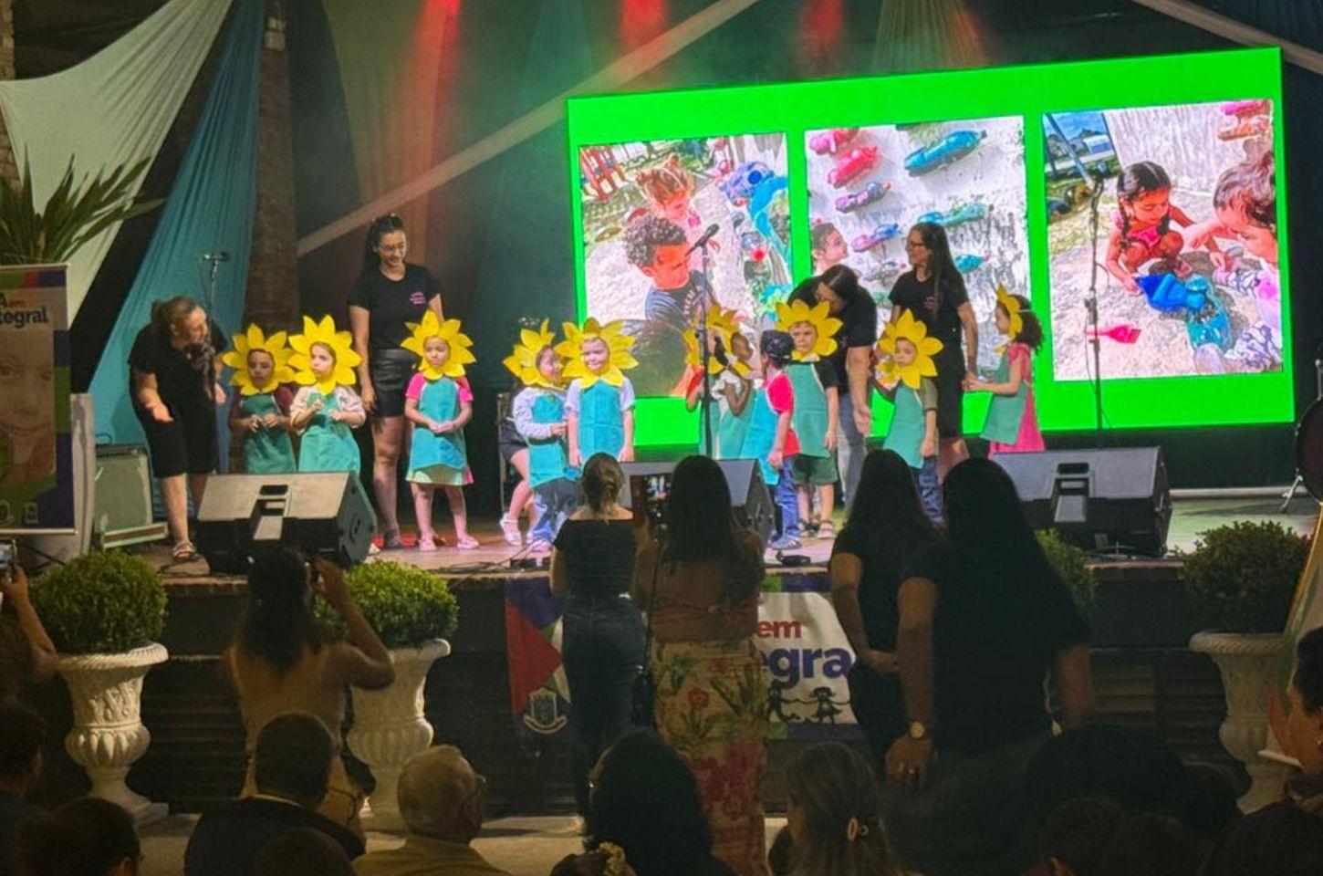 NOITE CULTURAL CELEBRA AS ATIVIDADES DE TURNO INTEGRAL NAS ESCOLAS MUNICIPAIS DE OSÓRIO 