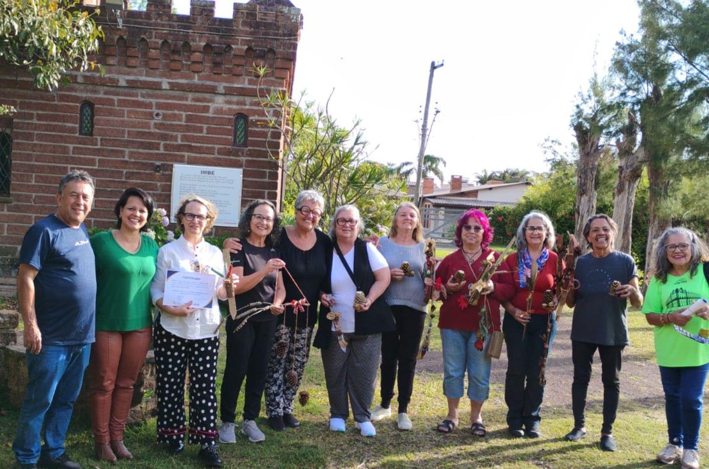 PROJETO RODA CRIATIVA PROMOVE TROCA DE SABERES ENTRE ARTESÃS NO CASTELINHO EM IMBÉ
