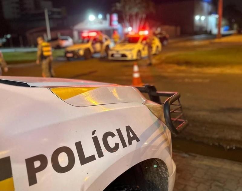 🚨 Brigada Militar prende condutor com extensa ficha criminal após fuga em alta velocidade em Imbé