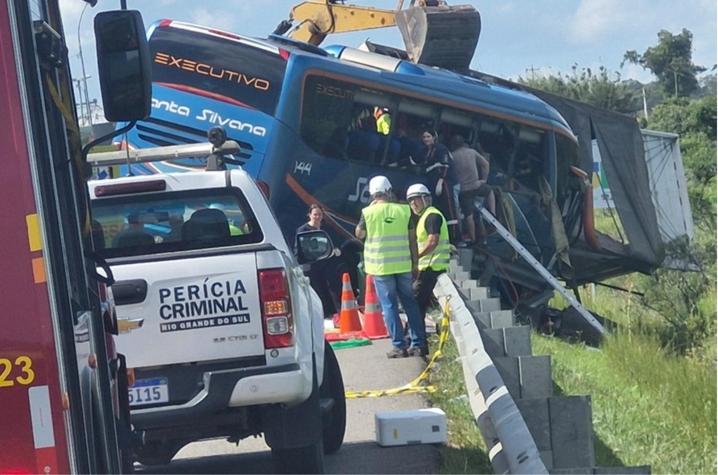 Chega a 11 o número de mortos em acidente entre ônibus e carreta na BR 116, em Pelotas