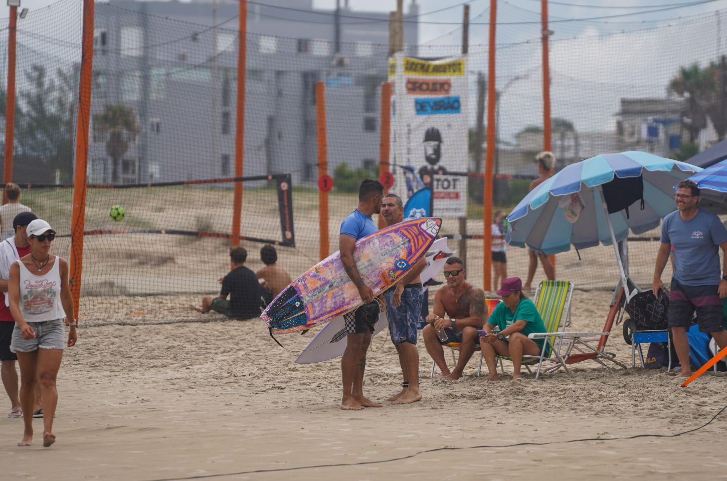 Circuito de Surf ASAS reúne atletas de diferentes regiões na praia de Arroio do Sal