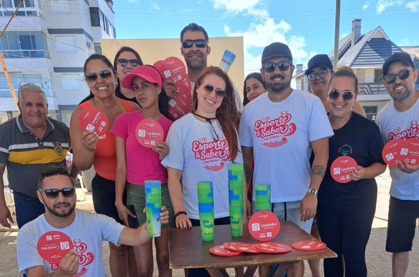 ♻️🌊 COPOS DO PROGRAMA JOGUE LIMPO COM OSÓRIO SÃO DISTRIBUÍDOS EM AÇÃO DE EDUCAÇÃO AMBIENTAL EM ATLÂNTIDA SUL 🥤🌱💚