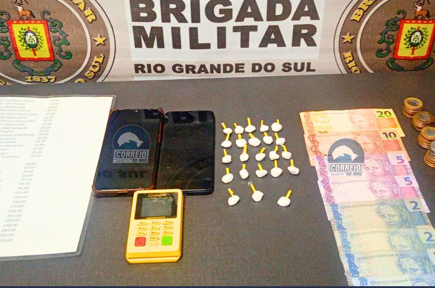 🚨 Flagrante no Centro: BM apreende cocaína, dinheiro e máquina de cartão em Tramandaí
