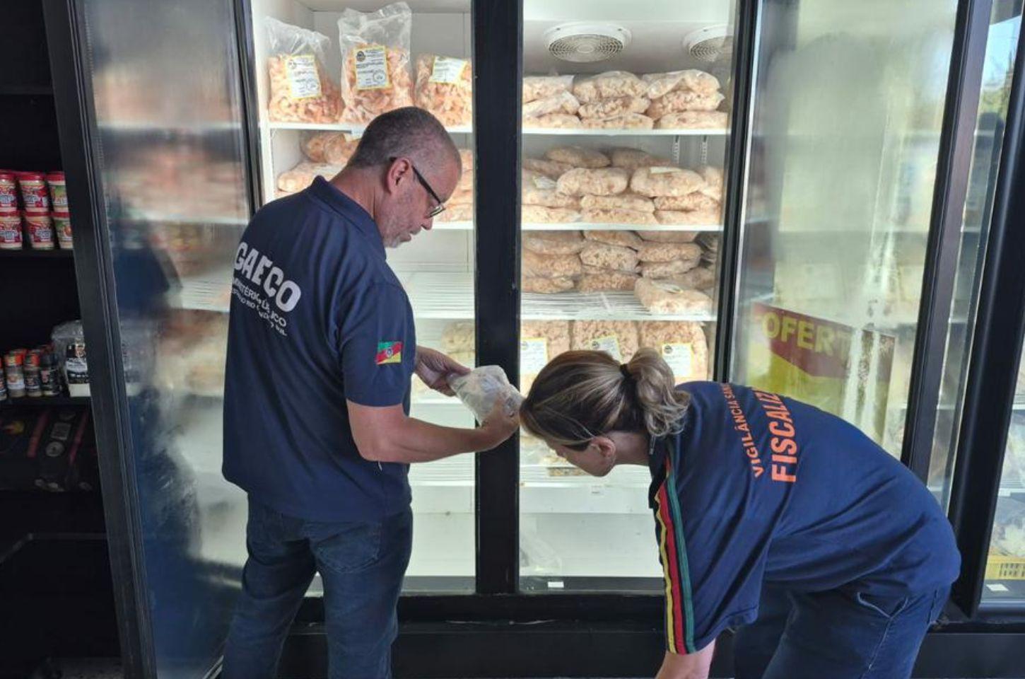 Força-Tarefa Segurança dos Alimentos apreende cerca de 3 toneladas de produtos impróprios em Imbé e Tramandaí