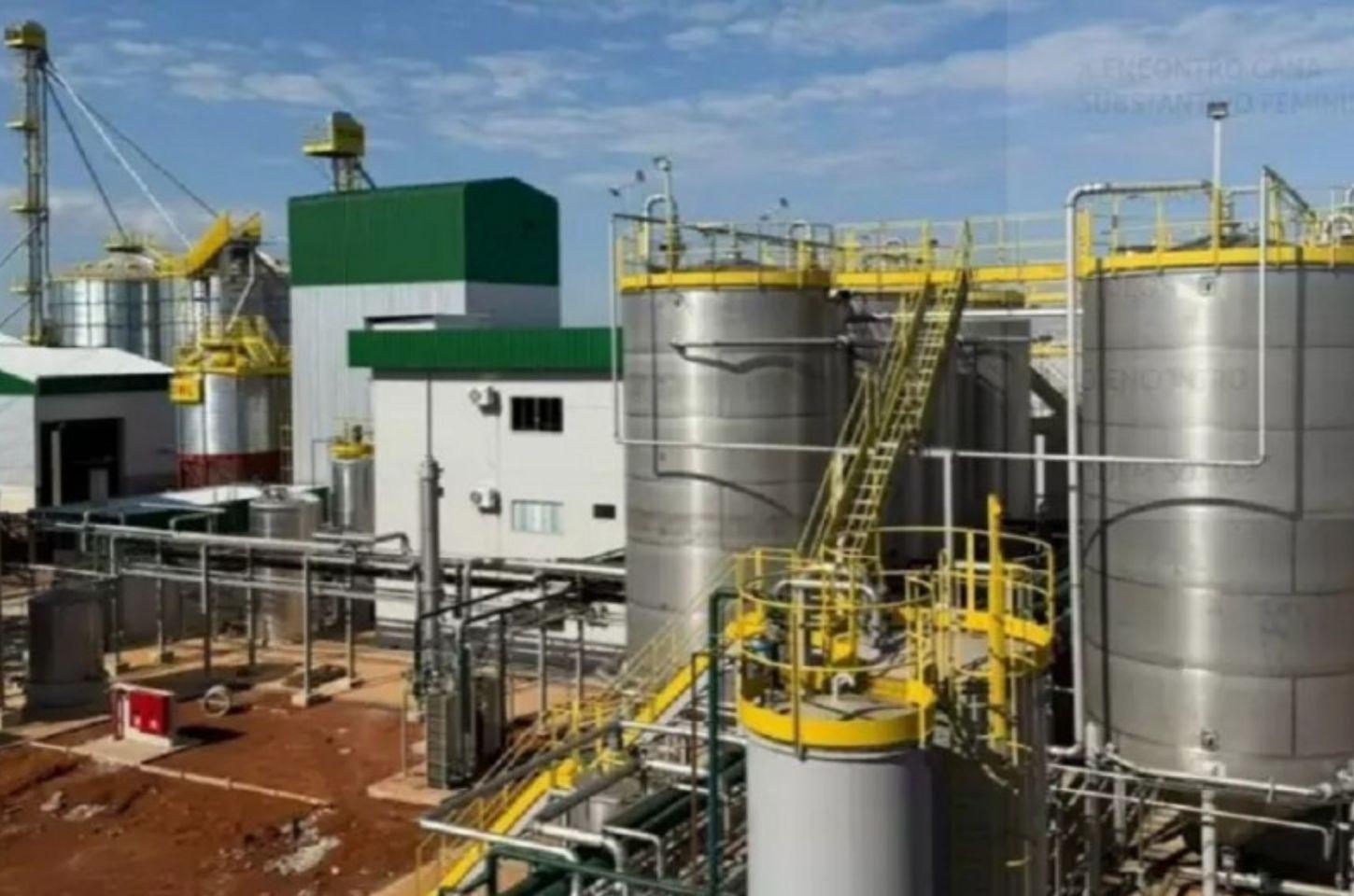 Primeira usina de etanol de trigo do país entra em operação em Santiago com financiamento do governo do Estado