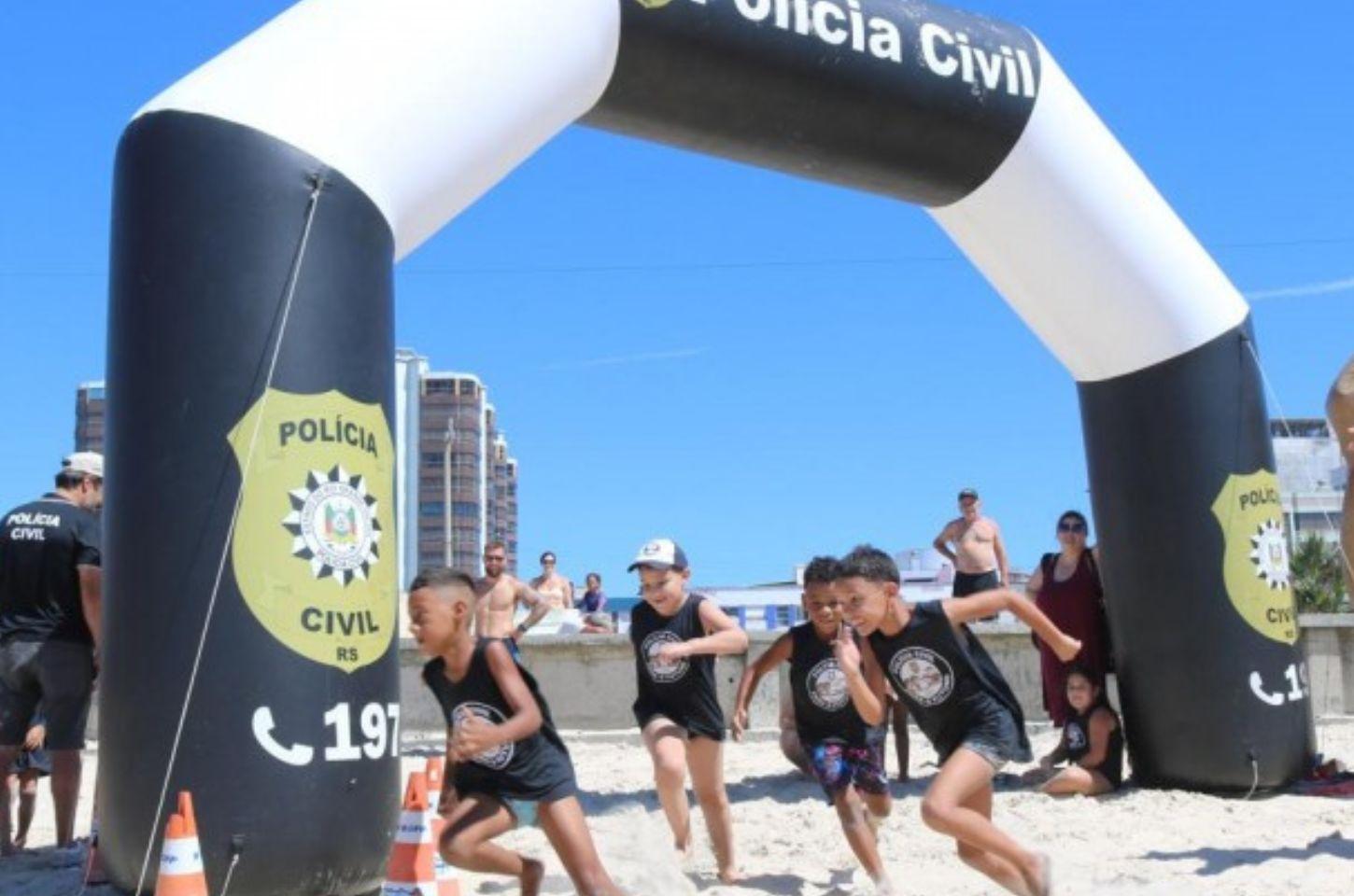 Minirrústica e oficina de desenho da Polícia Civil são sucesso entre crianças no litoral norte