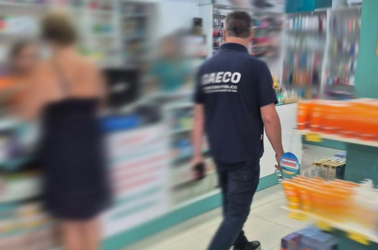 Operação coordenada pelo MPRS interdita farmácia e apreende medicamentos irregulares em Torres 25/02/2026 18:52 ca