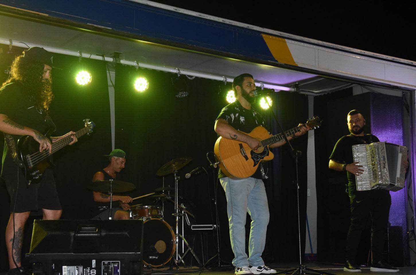 SHOWS DE VERÃO AGITARAM O FINAL DE SEMANA EM MARILUZ EM IMBÉ