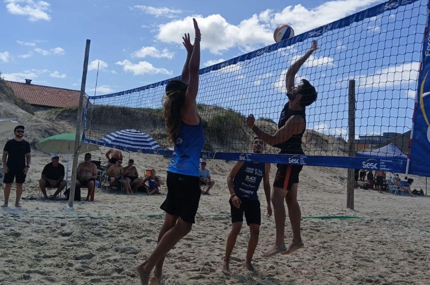 Vôlei e solidariedade marcaram domingo em Imbé