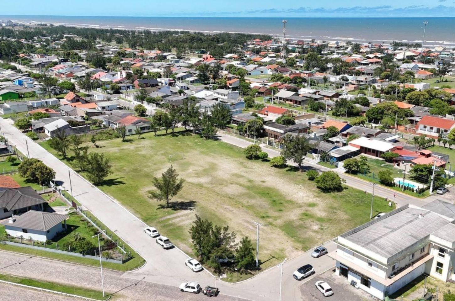 A atuação do Prefeito Ique Vedovato impulsiona o progresso na construção de uma escola estadual em Imbé.
