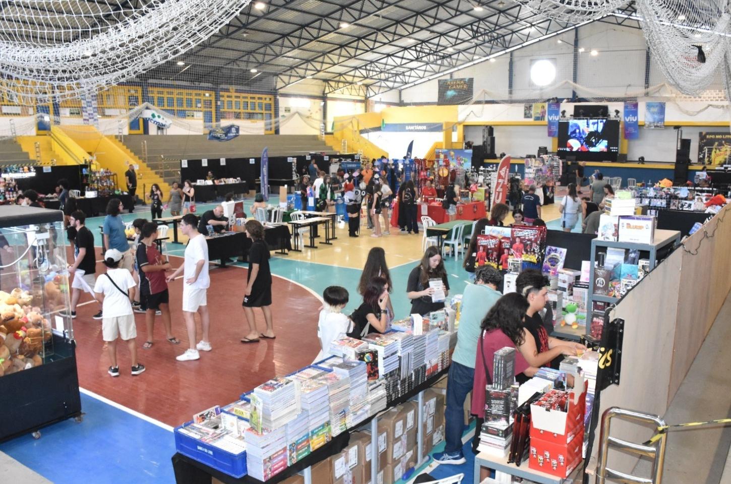  Anime Beach reúne mais de 8 mil pessoas e arrecada três toneladas de alimentos