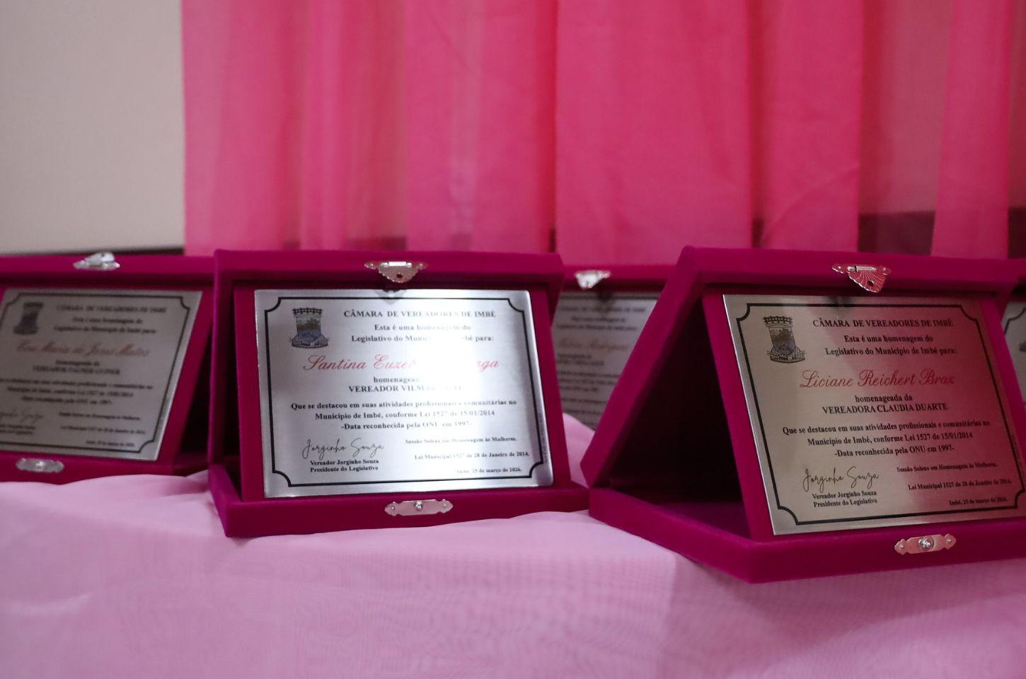 CÂMARA DE VEREADORES DE IMBÉ REALIZOU SESSÃO SOLENE EM HOMENAGEM ÀS MULHERES