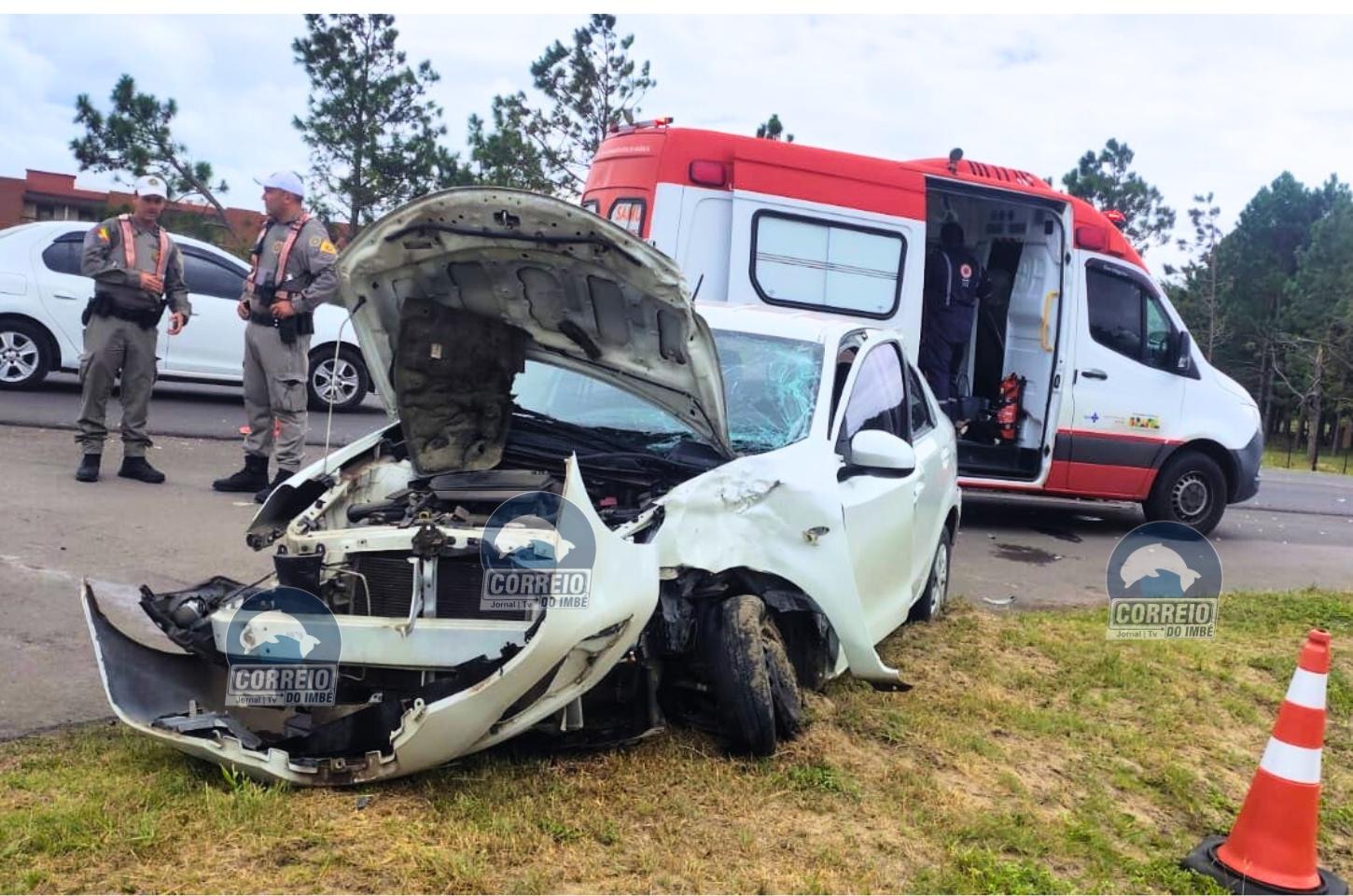 Motorista fica ferida após colisão entre caminhão e carro na ERS-786, em Imbé