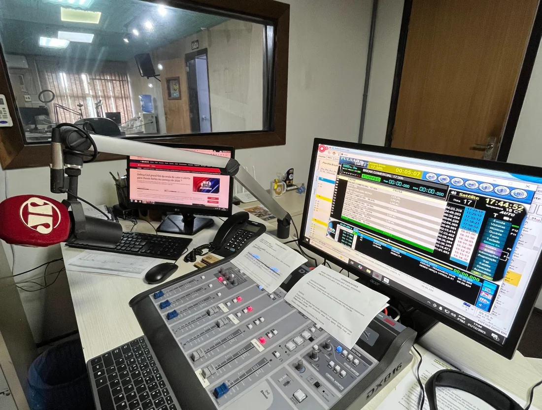 Rádio Litoral FM, hoje Jovem Pan 103.1, completa 44 anos de história no Litoral Norte