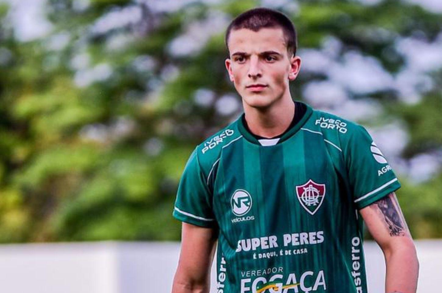 Goleiro gaúcho viaja quase 4 mil km e estreia como profissional em Roraima