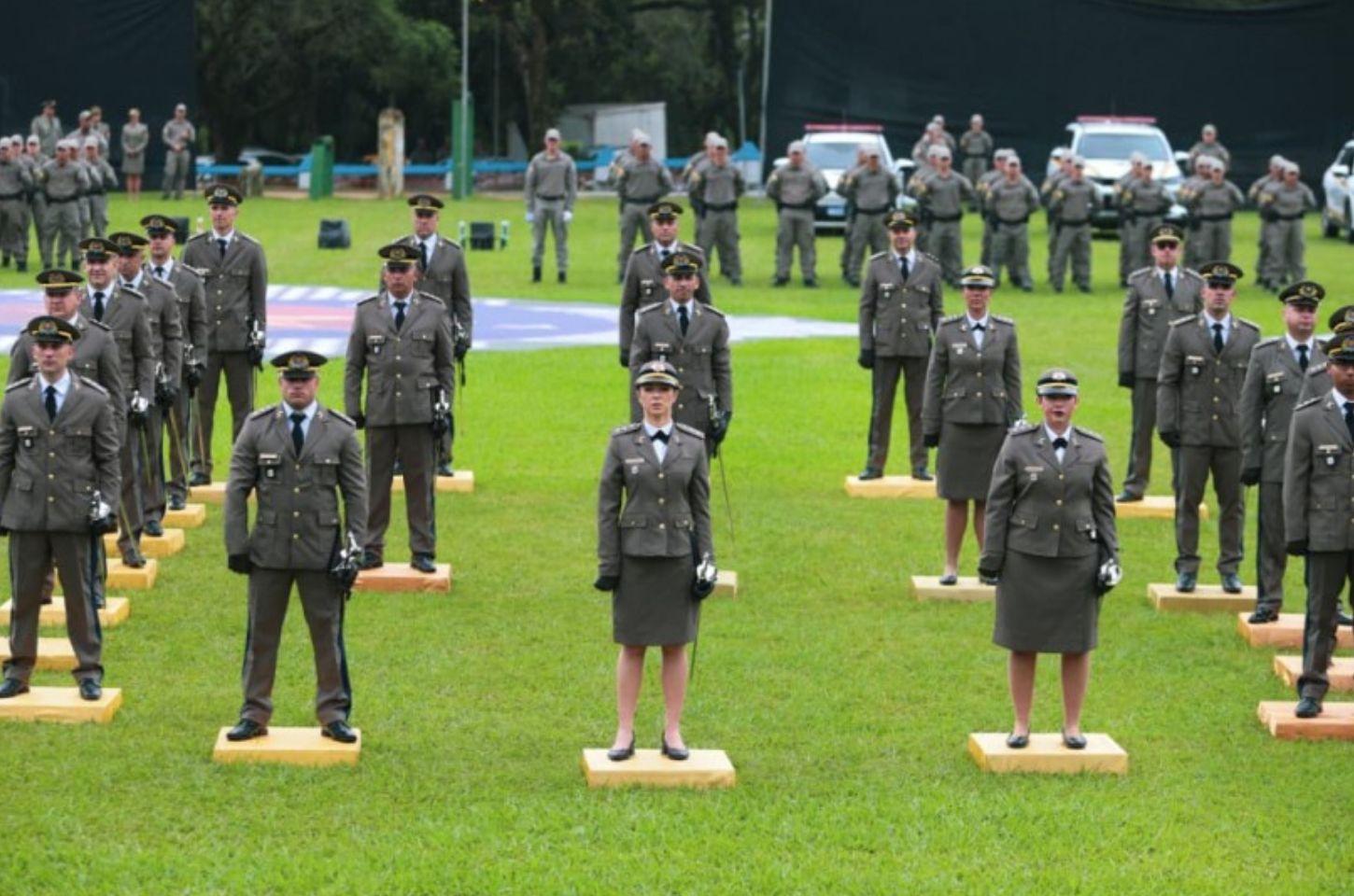 Rio Grande do Sul forma 42 novos capitães da Brigada Militar com presença de Eduardo Leite