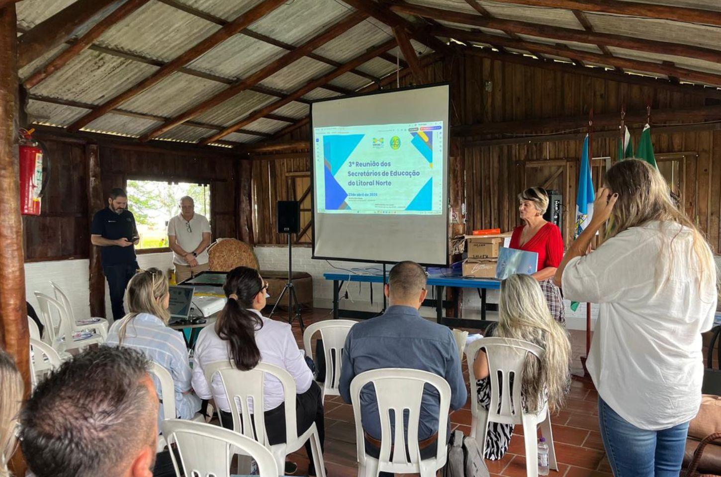 Talentos das oficinas do CEMEI são apresentados na 3ª Reunião de Secretários de Educação do Litoral Norte