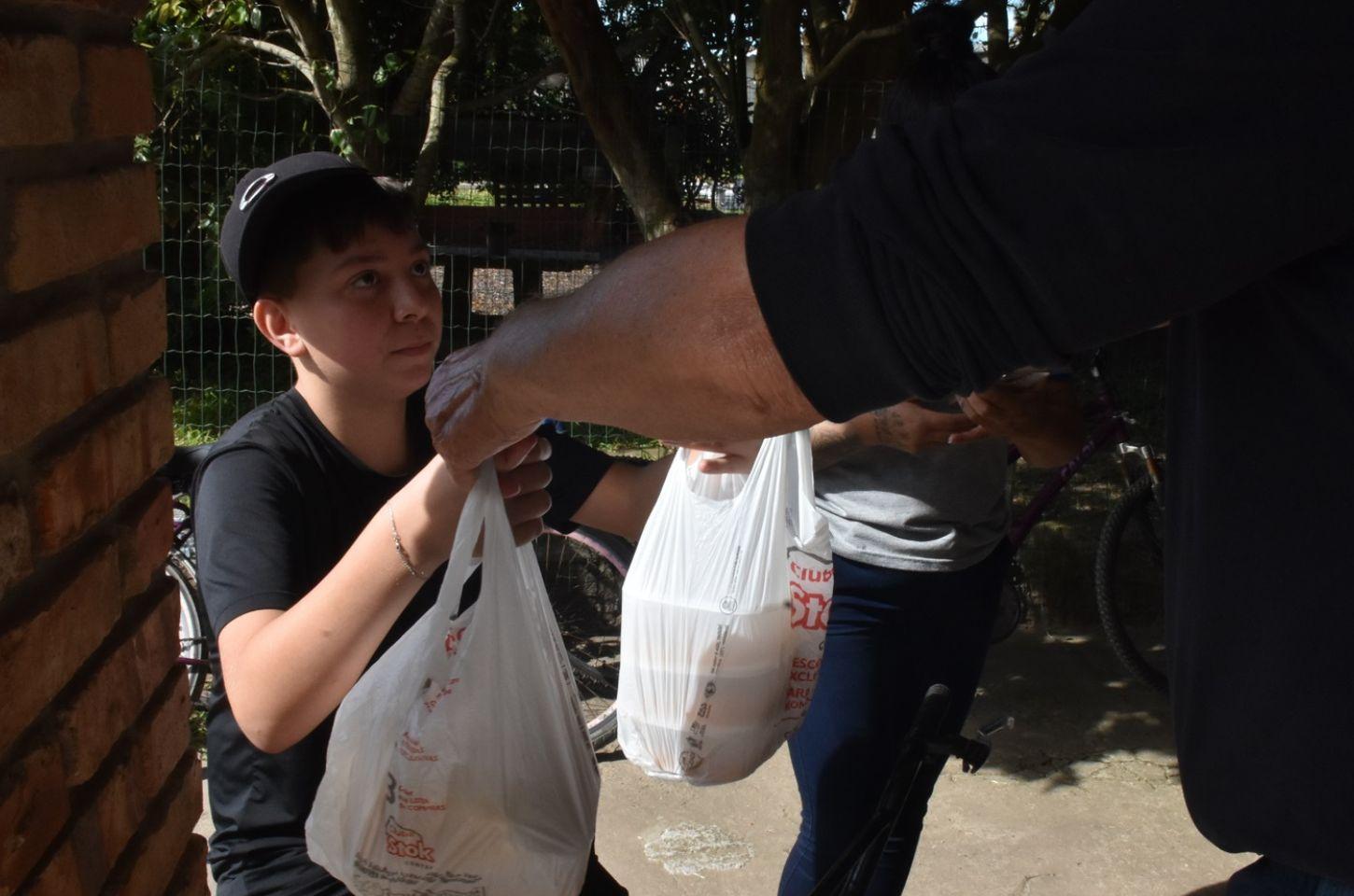 ALMOÇO SOLIDÁRIO DISTRIBUIU MAIS DE 260 REFEIÇÕES NO ÚLTIMO SÁBADO EM IMBÉ