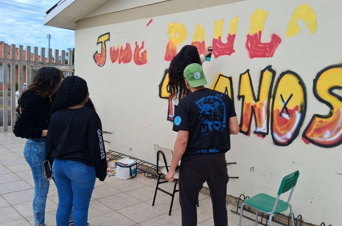 Homenagens e arte em grafite marcam o aniversário de 40 anos da Escola Municipal José Paulo da Silva em Atlântida Sul neste sábado