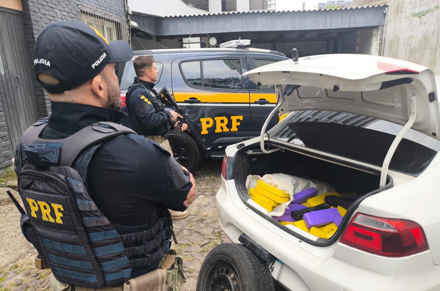 PRF prende traficante com 225 kg de maconha em Torres