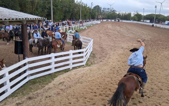 5º Laço Integração PL João Alves da Cunha reúne 250 duplas no Parque de Rodeios Jorge Dariva em Osório