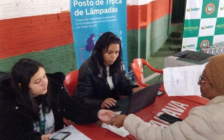 CEEE Equatorial promove troca de lâmpadas, cadastro na Tarifa Social e sorteio de 20 geladeiras em Torres 