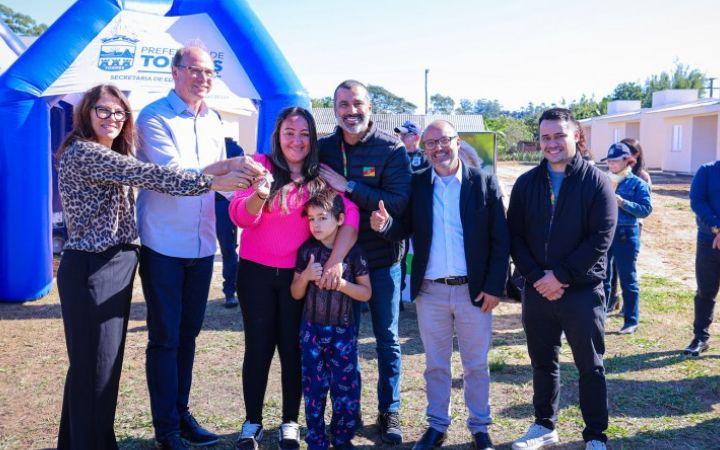  Parobé também foi contemplado com 8 casas definitivas