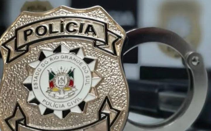 POLÍCIA CIVIL PRENDE HOMEM EM FLAGRANTE POR DESCUMPRIMENTO DE MEDIDAS PROTETIVAS E AMEAÇAS EM CONTEXTO DE VIOLÊNCIA DOMÉSTICA EM BALNEÁRIO PINHAL