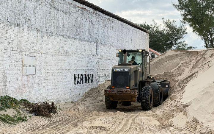 Prefeitura de Tramandaí inicia remajeno de dunas na área da Marinha do Brasil
