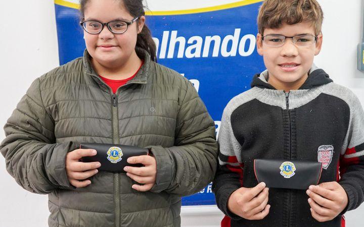 Projeto Pequenos Olhares entrega 38 óculos para alunos de escolas do município de Santo Antônio da Patrulha