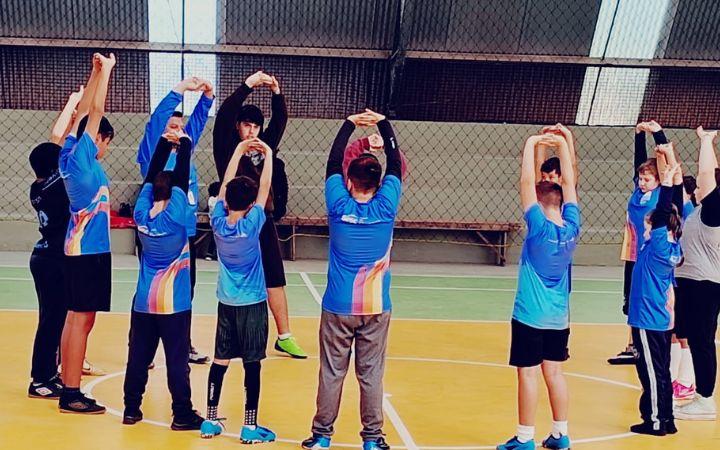 Sesc Tramandaí abre vagas gratuitas para aulas de futsal voltadas a crianças e adolescentes 
