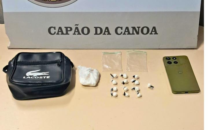 Brigada Militar prende homem por tráfico de drogas e apreende cocaína em Capão da Canoa