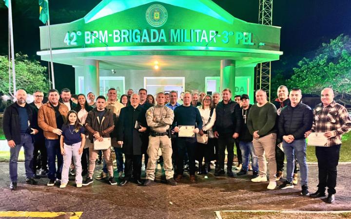 Empresários e autoridades são homenageados pela Brigada Militar em cerimônia realizada em Imbé