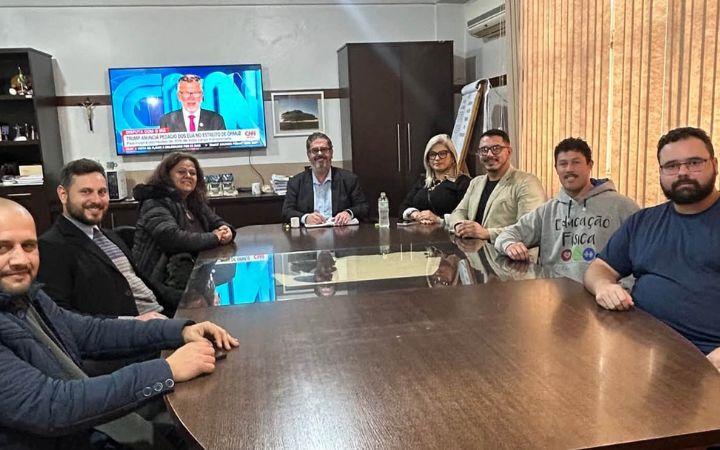 Prefeitura de Palmares do Sul debate projeto para implantar atividades esportivas no turno inverso escolar em Palmares do Sul