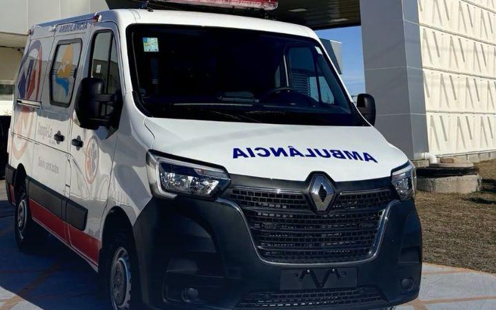 SECRETÁRIA DE SAÚDE DE XANGRI-LÁ RECEBE NOVA AMBULÂNCIA