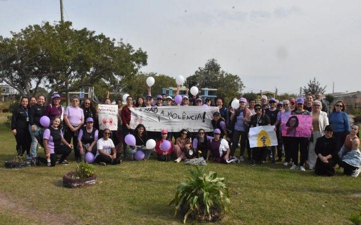 1ª CAMINHADA AGOSTO LILÁS EM IMBÉ ABORDOU O FIM DA VIOLÊNCIA CONTRA MULHER
