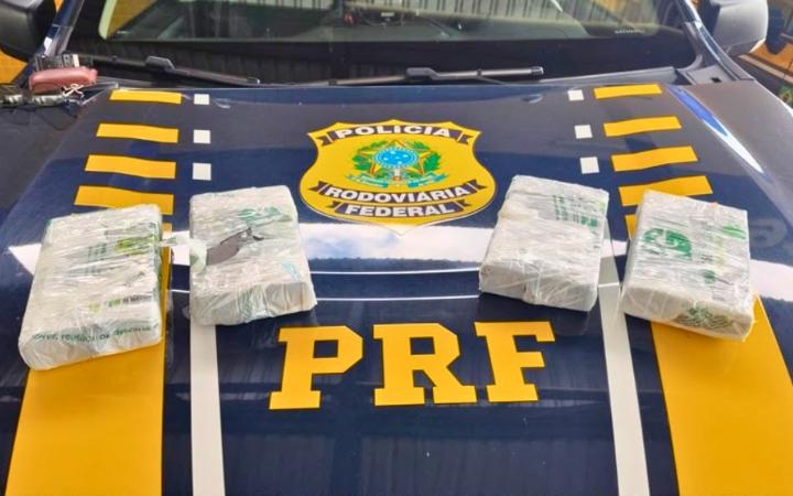 PRF prende mulher com mais de 4 kg de cocaína na BR-101 em Torres