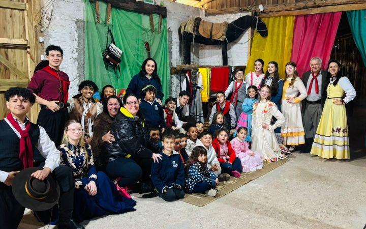 CULTURA GAÚCHA É ABORDADA EM PROJETO DA SMED COM ALUNOS DA REDE MUNICIPAL DE IMBÉ