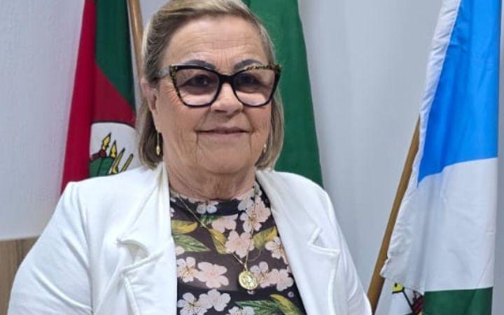 Presidente da Câmara de Vereadores, vereadora Rejane, toma posse como prefeita interina de Arroio do Sal
