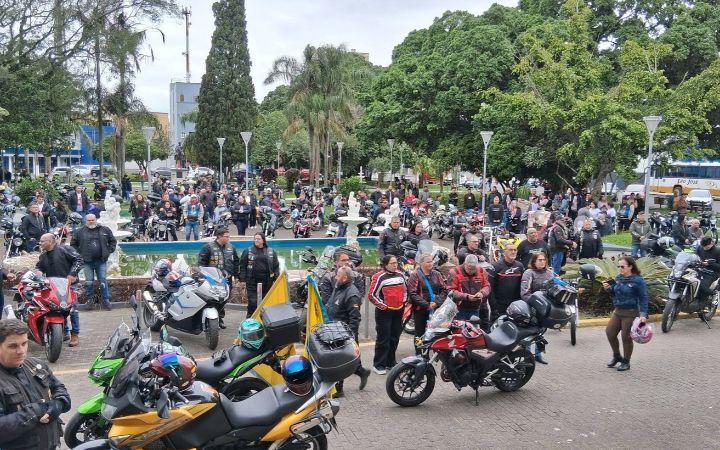 30ª Motoprocissão reuniu fiéis na frente da catedral em Osório no feriado de Nossa Srª Aparecida