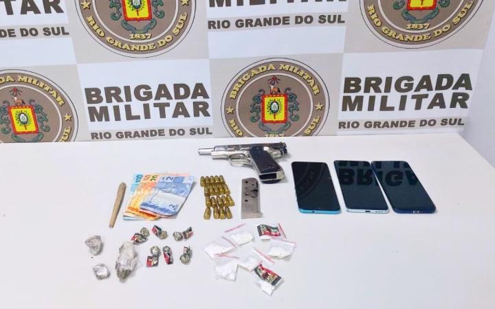 A Brigada Militar prendeu três homens por tráfico de drogas, porte ilegal de arma de fogo em Caraá